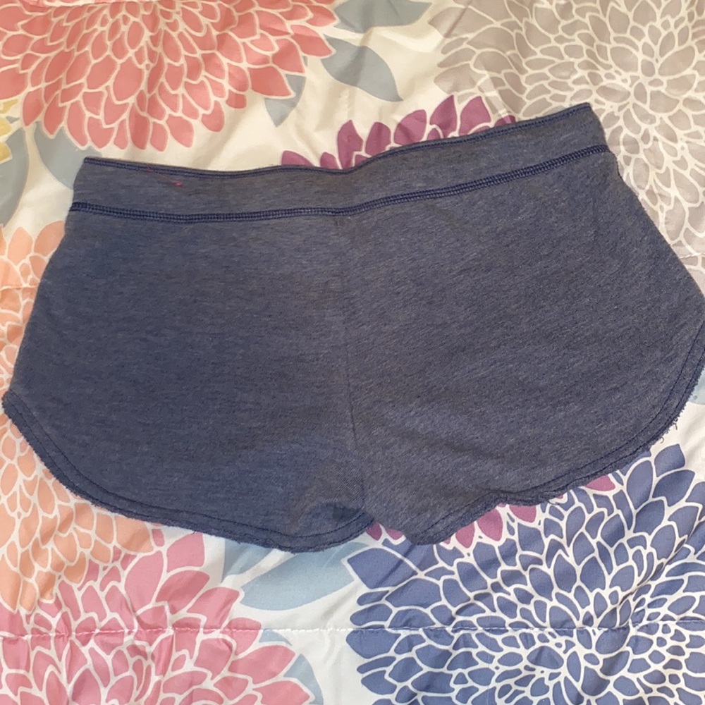 Comfy Lounge Short-Shorts - Picture 2 of 4